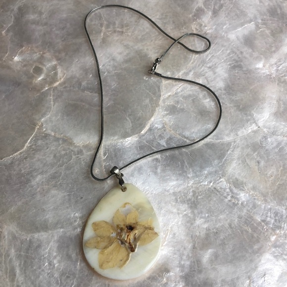 Vintage Jewelry - Vintage Pressed Flower Necklace